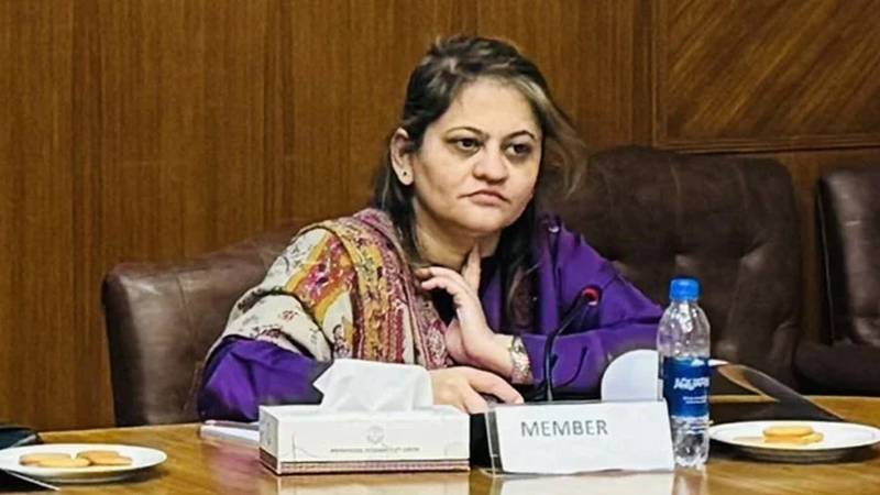 سندھ حکومت کی ترجمان سعدیہ جاوید کی گٹر کے ڈھکنوں سے متعلق وضاحت