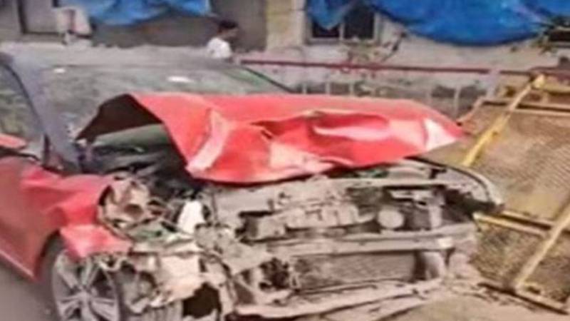 اجیت کمار کی دبئی میں ریسنگ حادثے میں گاڑی تباہ، اداکار محفوظ