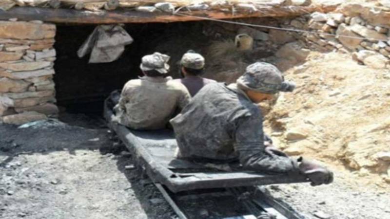 کوئٹہ: سنجدی کوئلہ کان میں پھنسے 12 کان کنوں کو 14 گھنٹے بعد بھی ریسکیو نہیں کیا جا سکا