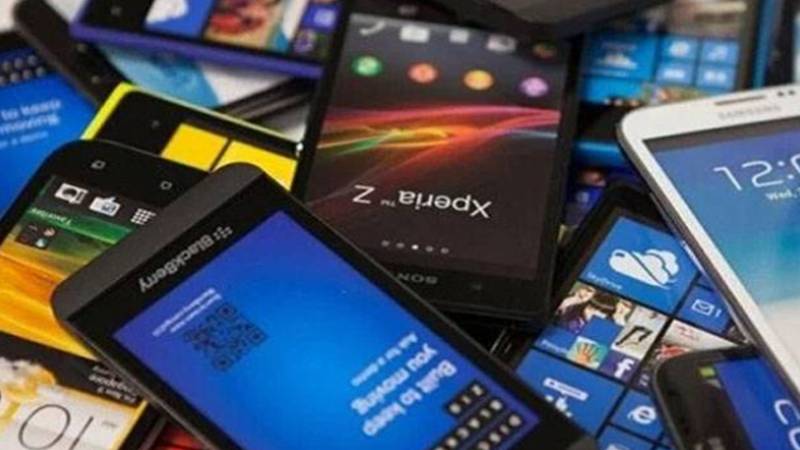 انویسٹی گیشن ہیڈ کوارٹرز کی کامیاب کارروائی: 25 موبائل فونز ریکور کر کے مالکان کے سپرد