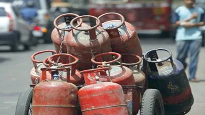ملاوٹ شدہ ایل پی جی کی فروخت: اوگرا کا گرینڈ آپریشن، لاکھوں زندگیاں خطرے میں