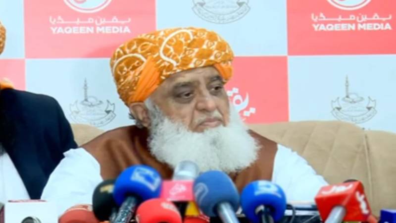مولانا فضل الرحمن نے اسٹیبلشمنٹ کے کردار پر شدید تنقید کی