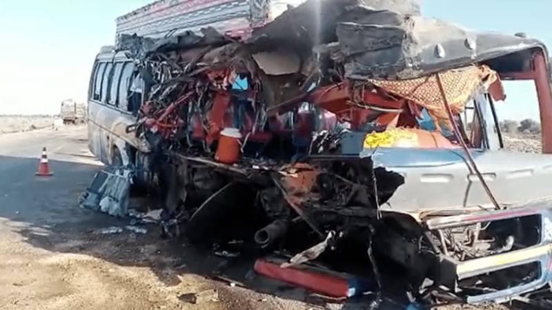 کرک میں ٹریفک حادثے میں 12 افراد جاں بحق، 20 زخمی