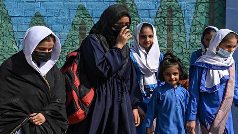 پنجاب بھر میں تعلیمی ادارے کھلنے کے بعد طلبا میں خوشی کی لہر