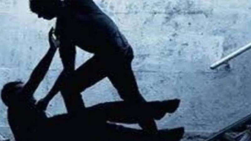 نجی اسکول کی انتظامیہ کا بچے کے والد پر تشدد