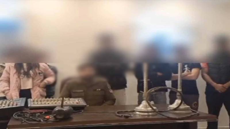 گلبرگ پولیس کا شیشہ پارٹی پر چھاپہ، 4 خواتین سمیت 8 ملزمان گرفتار