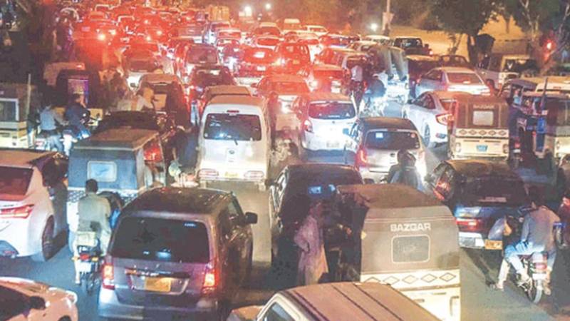 ٹریفک پولیس نے غلط پارکنگ کے حل کے لیے فورک لفٹرز خریدنے کی درخواست کی