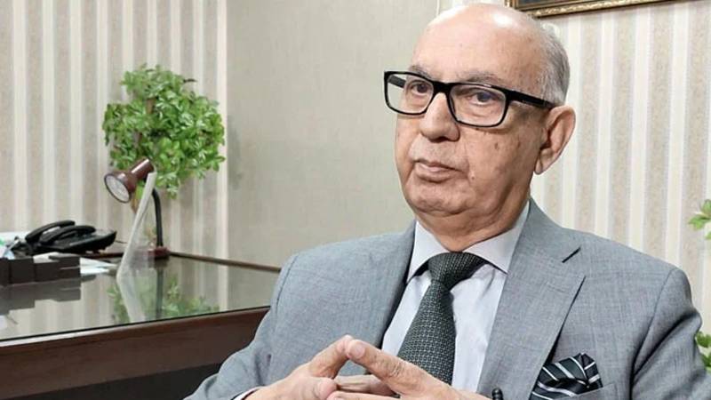 بیرسٹر گوہر کی آرمی چیف سے ملاقات کی تفصیلات کا علم ہے:عرفان صدیقی