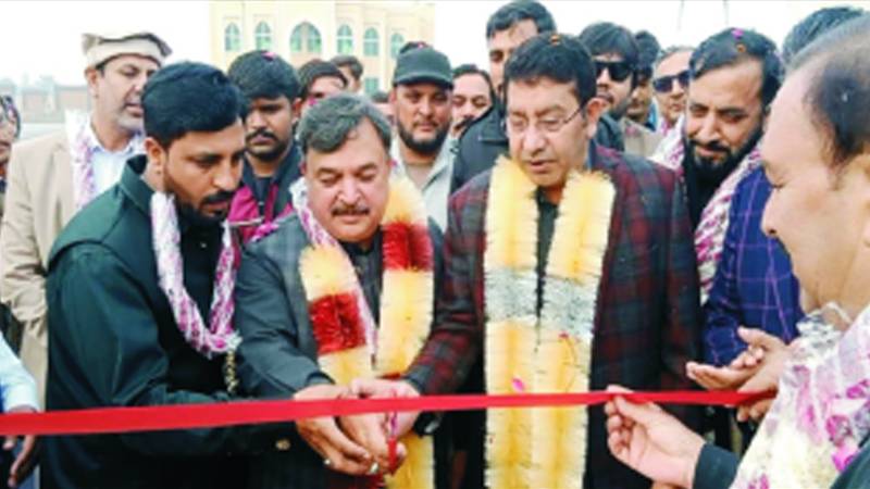  الرحمن گارڈن سیالکوٹ میں گیس پائپ لائن کا افتتاح وعدہ پورا کردیا: چیئرمین میاں محمد مشتاق۔