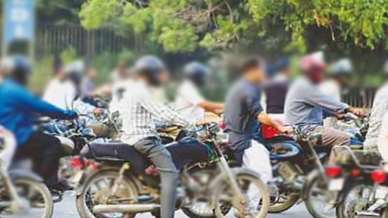 سی ٹی او لاہور کا موٹر سائیکل سواروں کے لیے ہیلمٹ کی پابندی کا فیصلہ