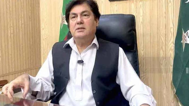 حکومت مذاکرات سے گریز کر کے اپوزیشن کو سڑکوں پر لانے کی کوشش کر رہی ہے: بیرسٹر سیف