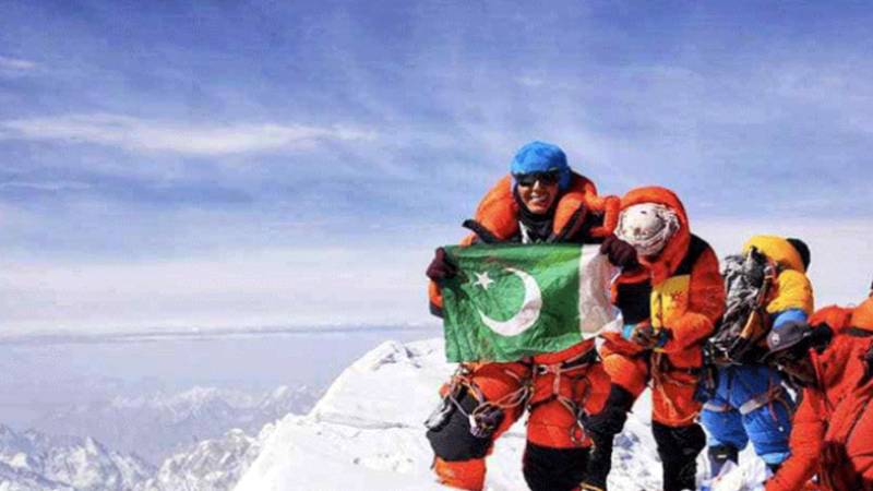 ماؤنٹ ایورسٹ سر کرنے کی فیس میں اضافہ، نیپال کا بڑا فیصلہ
