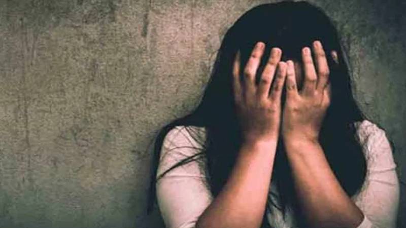 لاہور: تنخواہ لینے آئی لڑکی سے مبینہ زیادتی