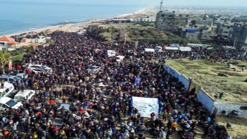 غزہ: ہزاروں فلسطینیوں کا تباہ شدہ گھروں کی طرف سفر، عزمِ نو کے ساتھ واپسی شروع