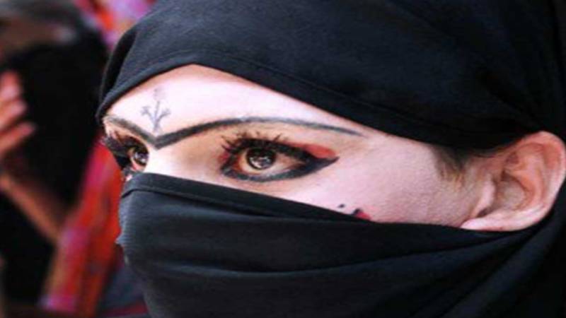 ڈولفن فورس نے گداگری کی آڑ میں وارداتیں کرنے والے خواجہ سرا کو گرفتار کر لیا
