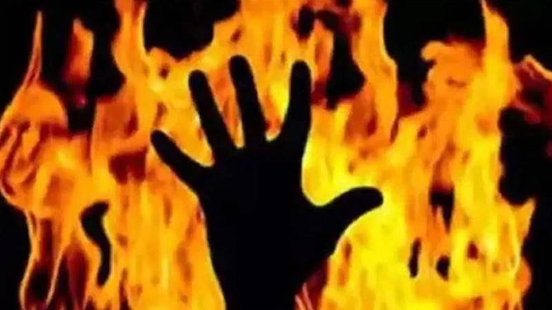 چوہنگ: شوہر نے بیوی کو اسپرٹ چھڑک کر آگ لگا دی