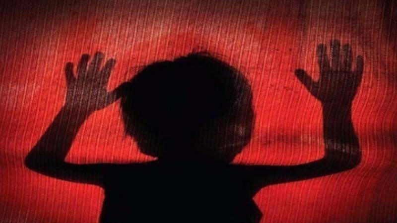 لاہور پولیس کی کارروائی، پبلک تفریحی مقامات پر بچوں کو ہراساں کرنے والا جنسی درندہ گرفتار