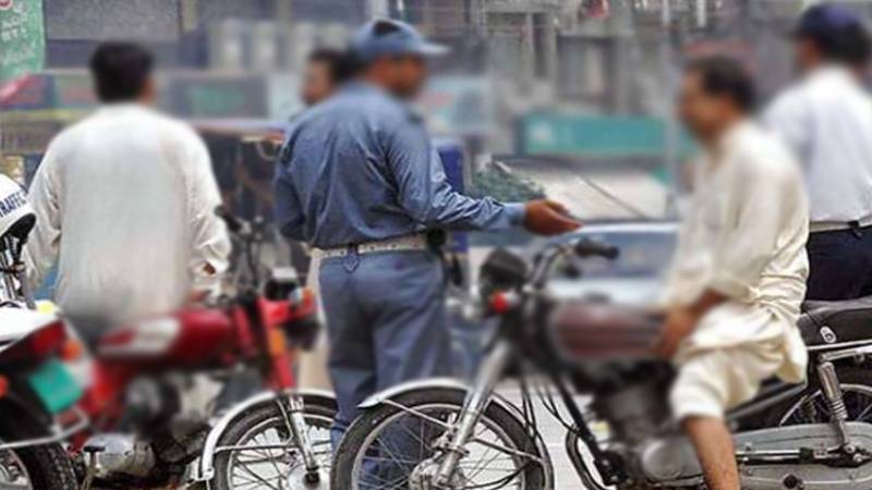 پنجاب بھر میں بغیر ہیلمٹ موٹر سائیکل سواروں کے خلاف کارروائی تیز