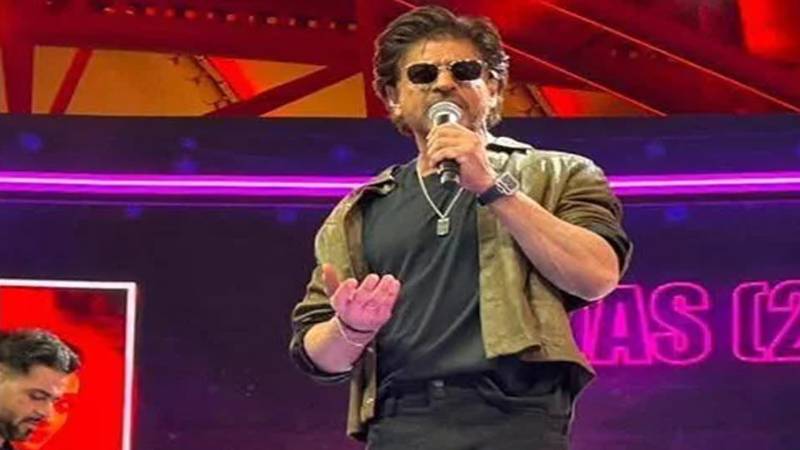 شاہ رخ خان کی پاکستانی مداح سے دبئی میں ملاقات، ویڈیو وائرل