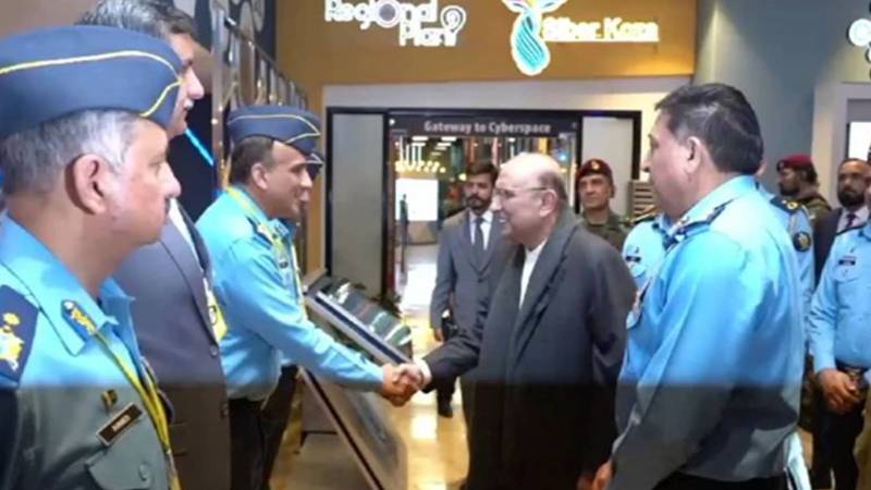 صدر مملکت کا نیشنل ایرو اسپیس سائنس اینڈ ٹیکنالوجی پارک کا دورہ، ایئر چیف بھی ہمراہ