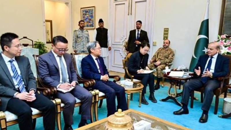 چینی سفیر کی وزیرِاعظم شہباز شریف سے ملاقات، اقتصادی اور سیکیورٹی تعاون پر بات چیت