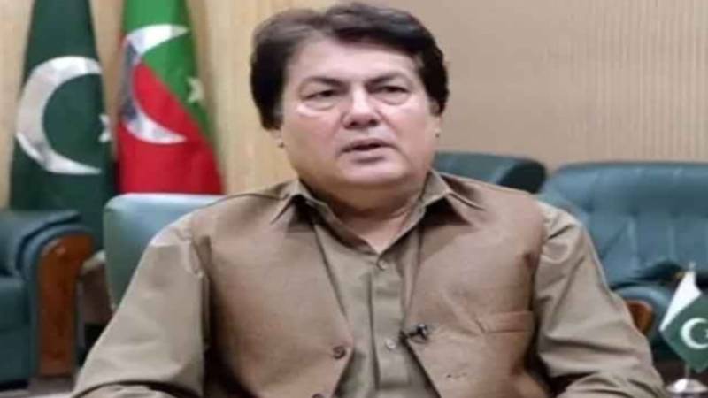 مشیر اطلاعات خیبر پختونخوا بیرسٹر ڈاکٹر سیف کا سی ایم ایچ پشاور کا دورہ