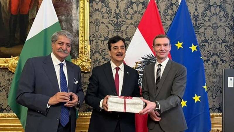 چیئرمین سینیٹ کی آسٹریا کے وزیرِ خزانہ سے ملاقات