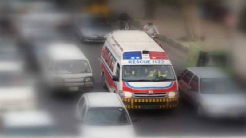 ساہیوال: باراتیوں کی گاڑی حادثے کا شکار، دولہا اور دلہن جاں بحق، 9 زخمی