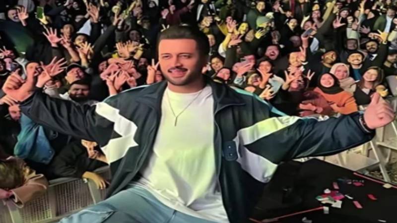 عاطف اسلم کا دبئی کنسرٹ: شاہ رخ خان کا گانا 