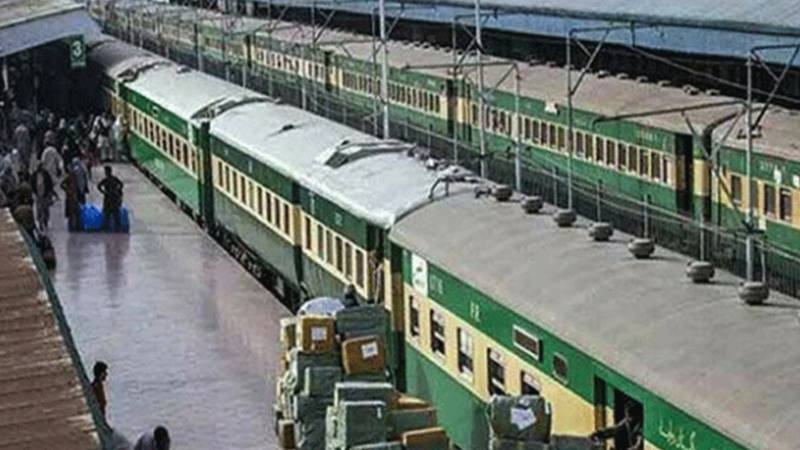 ریلوے کرایوں میں 5 فیصد اضافہ، 5 فروری سے اطلاق ہوگا
