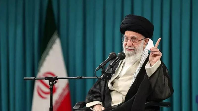 امریکا سے مذاکرات ایران کے مسائل کا حل نہیں:آیت اللّٰہ خامنہ ای