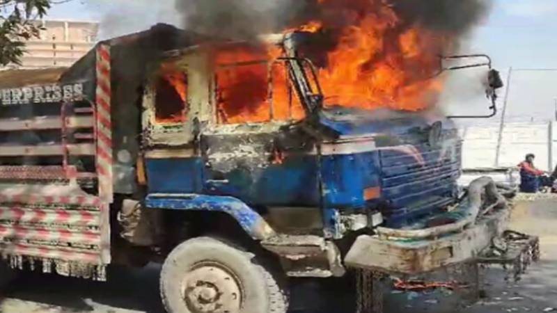 کراچی: کورنگی کراسنگ پر ٹریفک حادثہ، 3 افراد جاں بحق