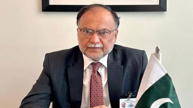 عوام کارکردگی کو دیکھ کر ووٹ دیتے ہیں، پروپیگنڈے پر نہیں:احسن اقبال