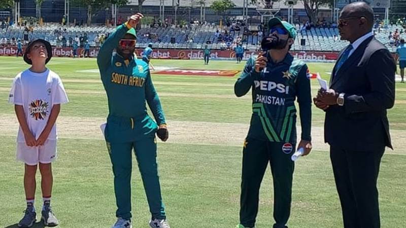 سہ فریقی سیریز: جنوبی افریقا کا پاکستان کے خلاف ٹاس جیت کر بیٹنگ کا فیصلہ