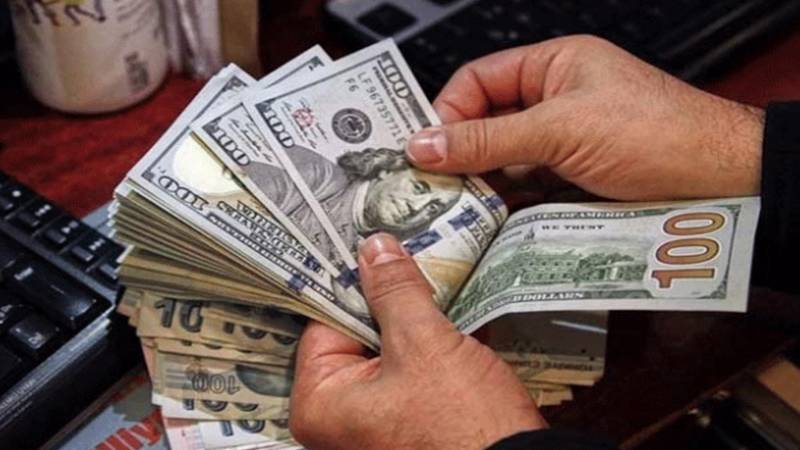 کاروباری ہفتے کے تیسرے روز روپے کے مقابلے میں ڈالر کی قیمت میں اضافہ