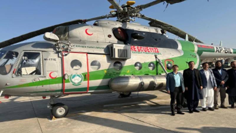 خیبر پختونخوا میں پہلی سرکاری ایئر ایمبولینس، مشیر صحت نے ٹیسٹ فلائٹ لی
