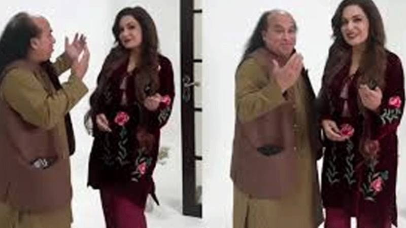 میرا اور چاہت فتح علی خان کی بدوبدی پر دلچسپ ویڈیو سوشل میڈیا پر وائرل