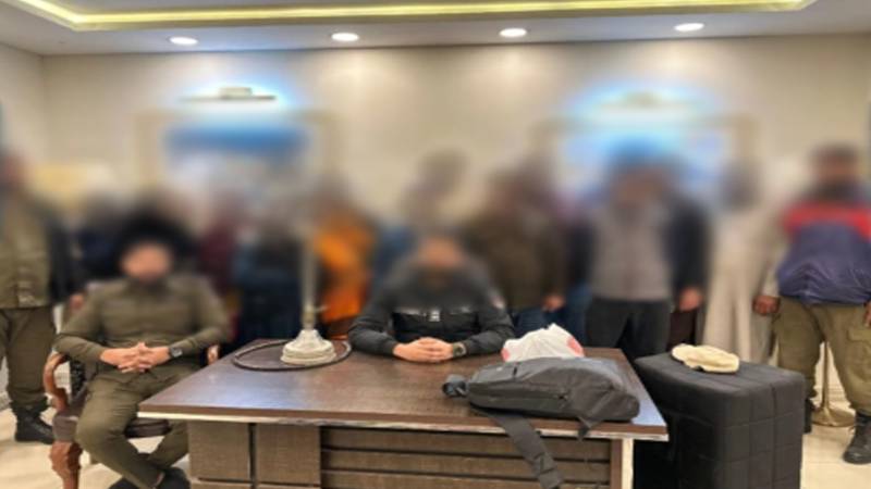 لاہور: ویلنٹائن ڈے پارٹی پر پولیس کا چھاپہ، 8 خواتین سمیت 15 افراد گرفتار