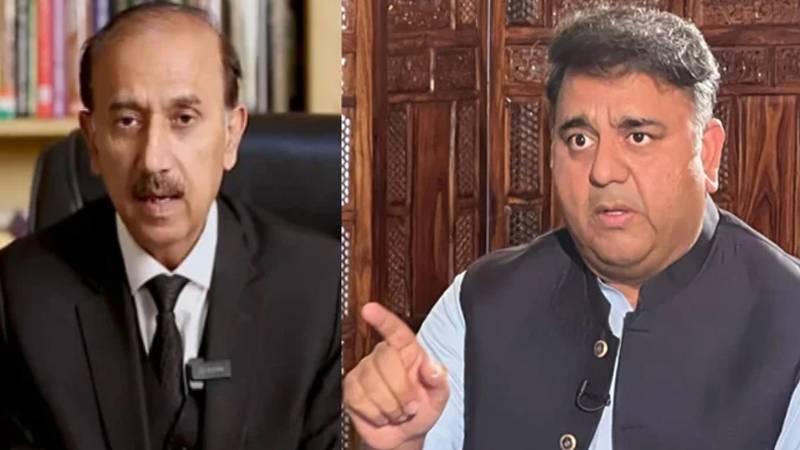 اڈیالہ جیل کے باہر فواد چوہدری اور شعیب شاہین میں تلخ کلامی، تھپڑ بھی پڑ گیا