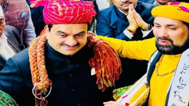 گوتم ایڈانی نے اہلیہ کے ہمراہ درگاہ اجمیر شریف میں حاضری دی