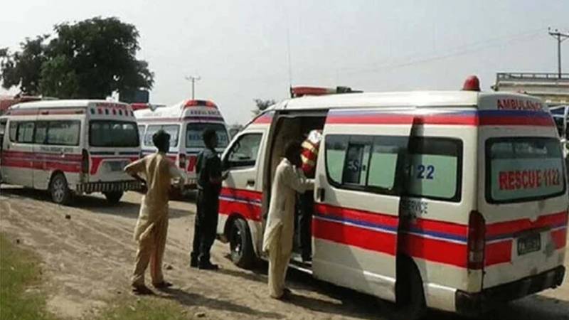 گوجرانوالہ: بریک فیل ہونے سے بس کا متعدد گاڑیوں سے تصادم، خاتون جاں بحق، 5 زخمی