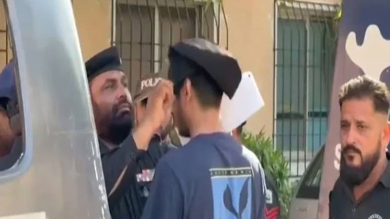 مصطفیٰ قتل کے ملزم ارمغان کی کمرۂ عدالت میں بے ہوشی
