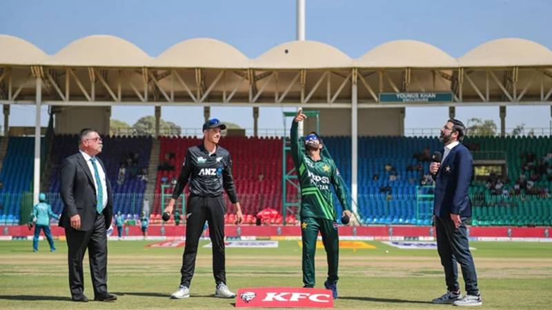 پاکستان میں چیمپئنز ٹرافی کا آغاز، پہلے میچ میں پاکستان کا ٹاس جیت کر بولنگ کا فیصلہ