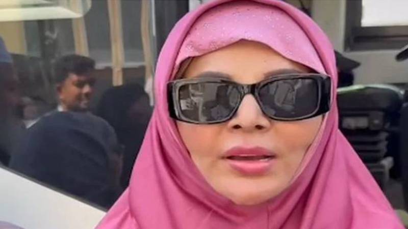 راکھی ساونت نے مفتی قوی کی پیشکش مسترد کر دی، 20 افراد کو عمرے پر بھیج دیا