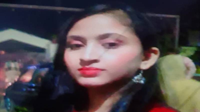 لاہور: 18 سالہ ملازمہ سمیہ کی چھت سے گرنے کی سی سی ٹی وی فوٹیج منظر عام پر آگئی