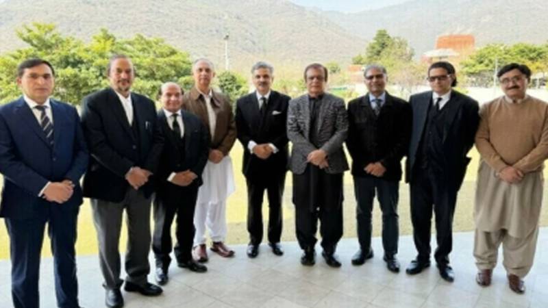 چیف جسٹس نے پی ٹی آئی کو سسٹم میں رہنے کا مشورہ دیا، بیرسٹر گوہر کی تصدیق