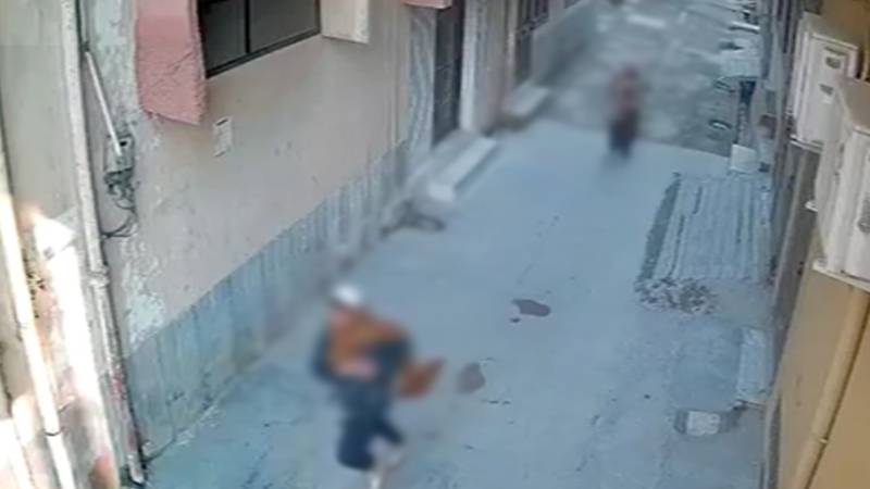 پشاور: بہادر خاتون نے دوڑ کر چور پکڑ لیا، ویڈیو وائرل