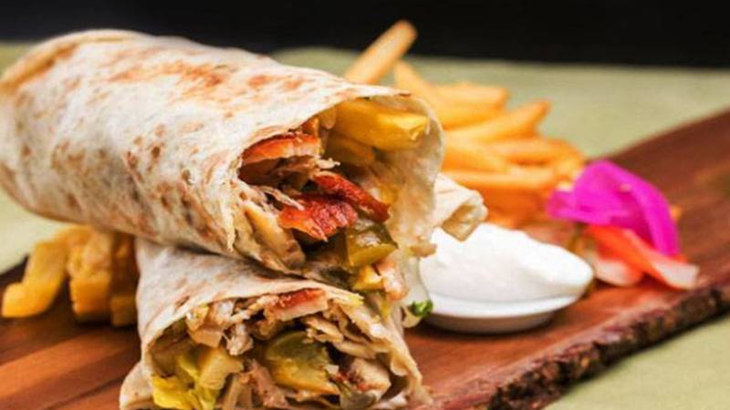 گھریلو چکن شاورما بنانے کی آسان ترکیب