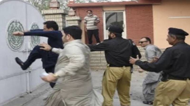 وزیراعظم کے خلاف عدم اعتماد کے دوران سندھ ہاؤس پر حملہ، نامزد ملزمان کے وارنٹ گرفتاری جاری