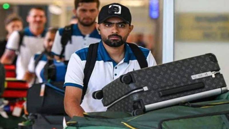 قومی کرکٹ ٹیم کی شکست کے بعد وطن واپسی – دبئی سے اسلام آباد کا خاموش سفر